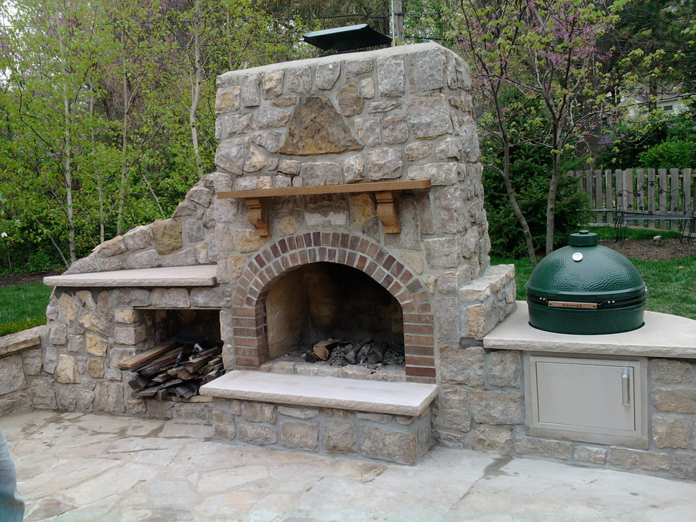 Design ideas for a patio in Kansas City with an outdoor kitchen.