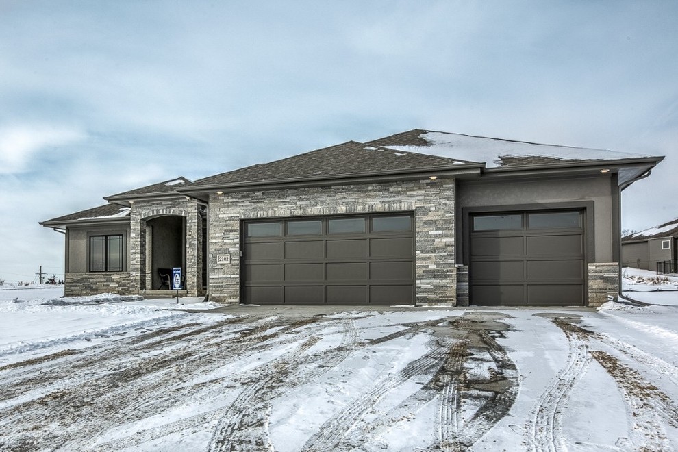 Inspiration for a transitional home design remodel in Omaha