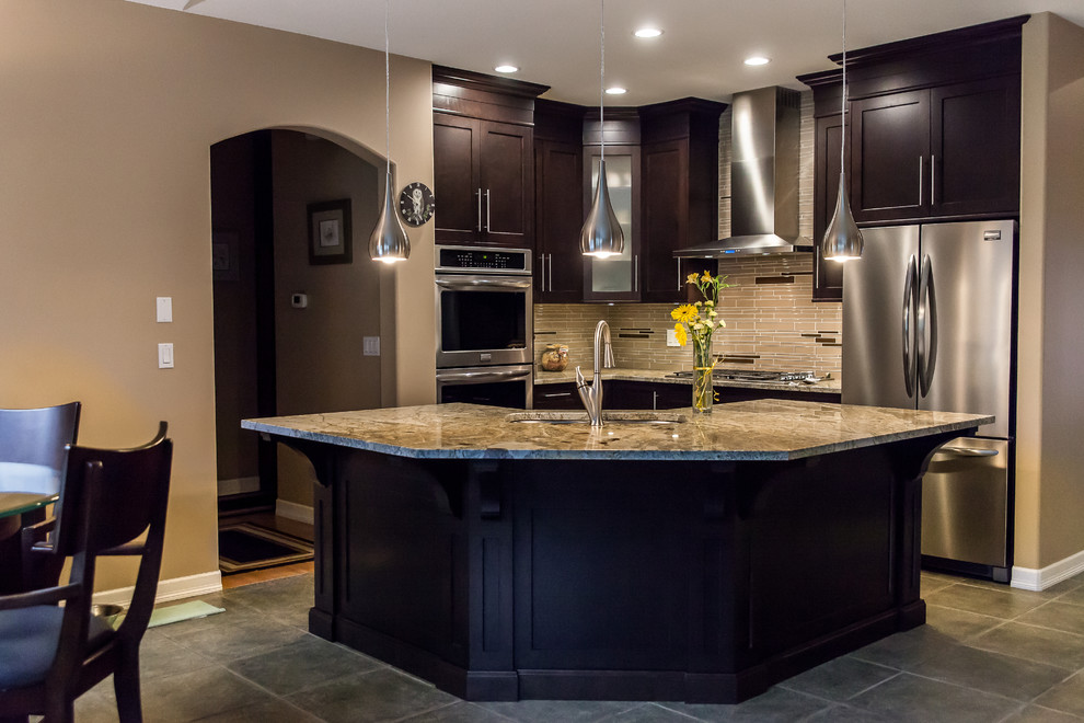 Transitional kitchen photo in Vancouver