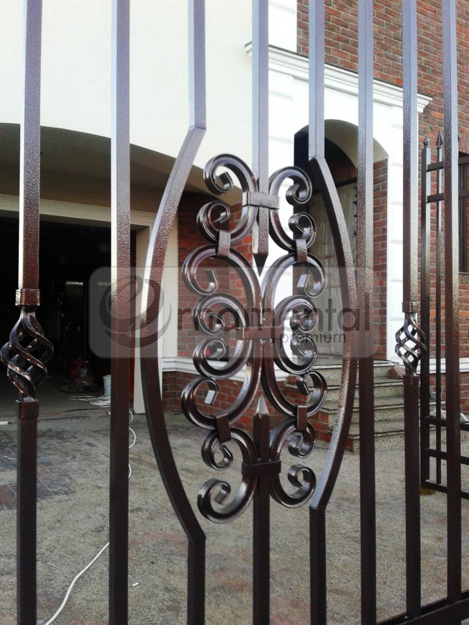 Ограждение в доме у моря