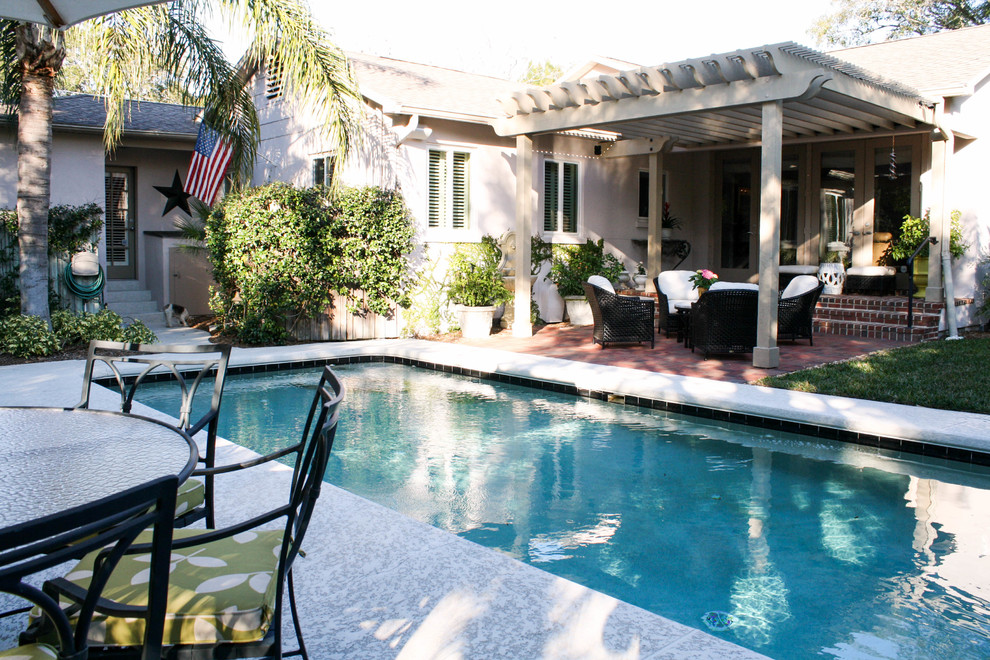 This is an example of a transitional pool in Tampa.