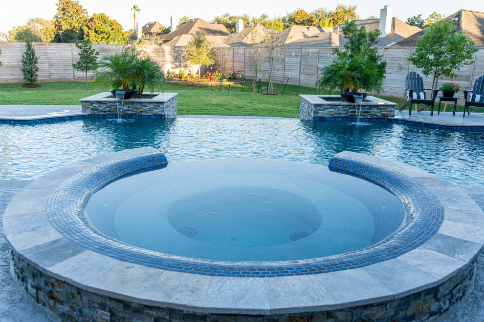 Imagen de piscina contemporánea extra grande rectangular en patio trasero con entablado