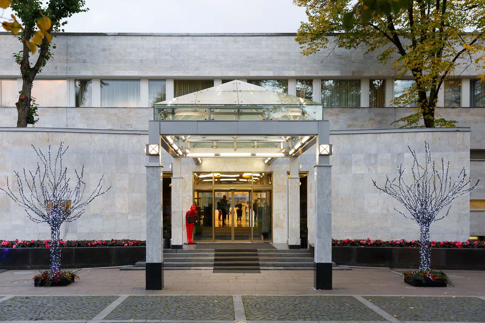 Входная группа. Резиденция К-9 на Крестовском острове.