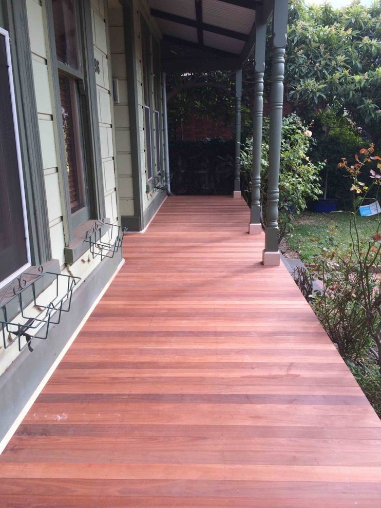 Photo of a small deck in Melbourne with a pergola.