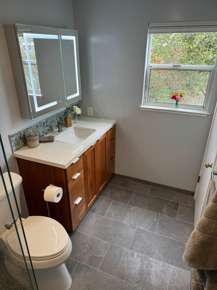 Stacked Tile Master Bathroom in El Cerrito