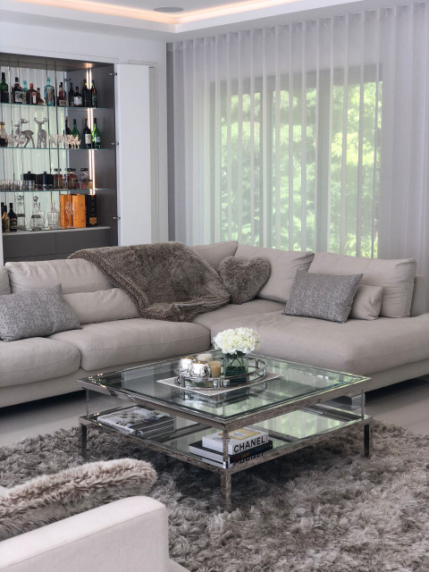 Surrey Home contemporary-vardagsrum