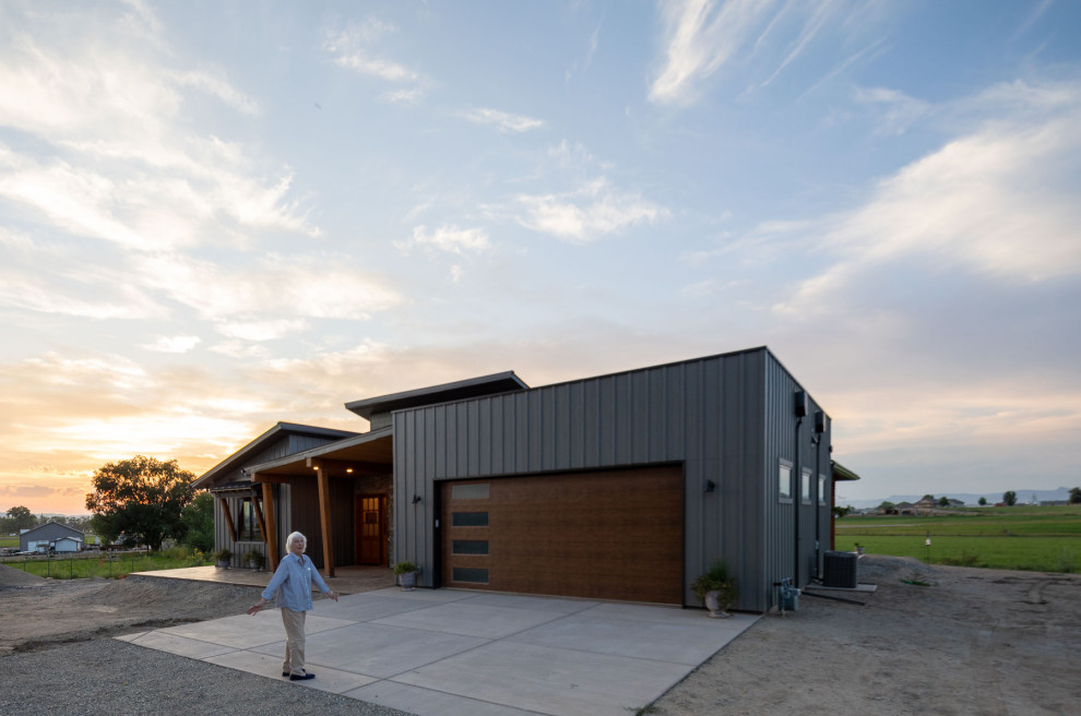 Home design - mid-sized farmhouse home design idea in Denver