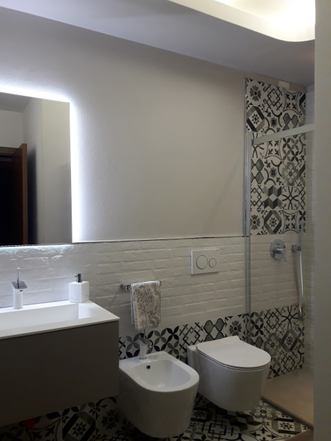Da un bicamere a un appartamento su due livelli - Progetto in corso contemporary-bathroom