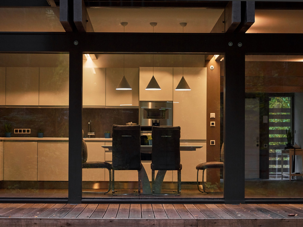 Дом по проекту Альпы 280м² с панорамным остеклением и вторым светом