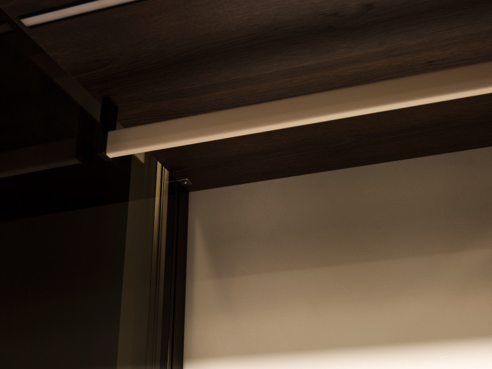 Стеклянная гардеробная система