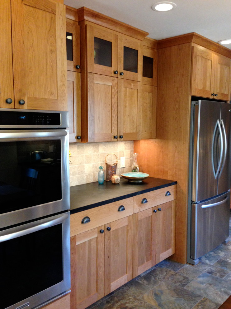 Example of a transitional kitchen design in Bridgeport