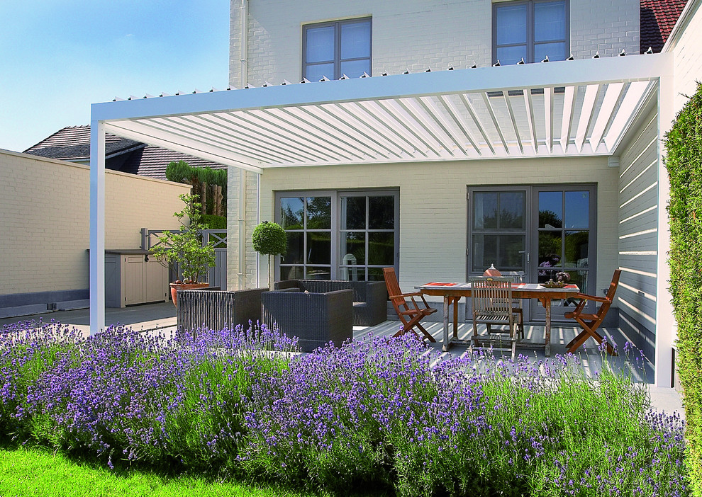 Mittelgroße Moderne Pergola Terrasse hinter dem Haus in Sonstige