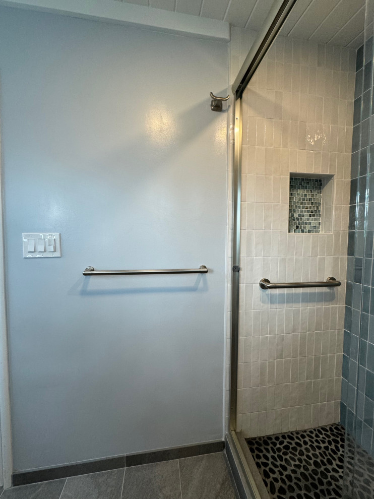 Stacked Tile Master Bathroom in El Cerrito