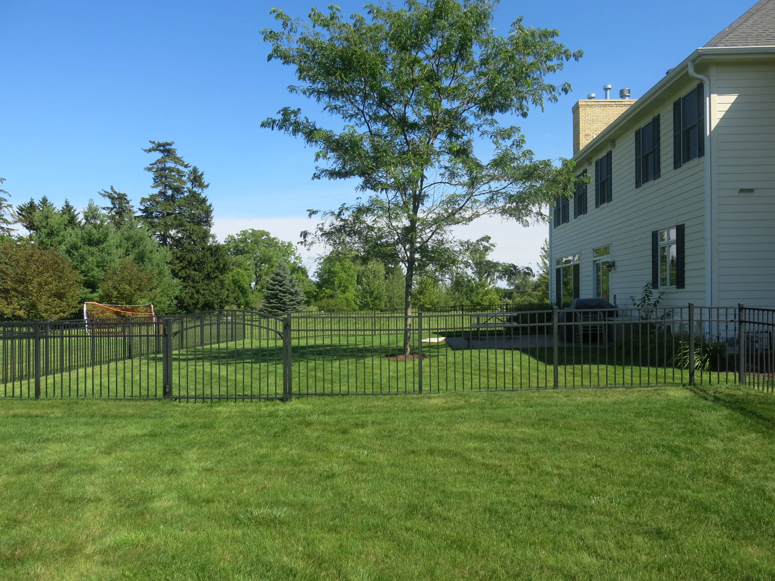 Traditional Pool & Landscape - Cedarburg