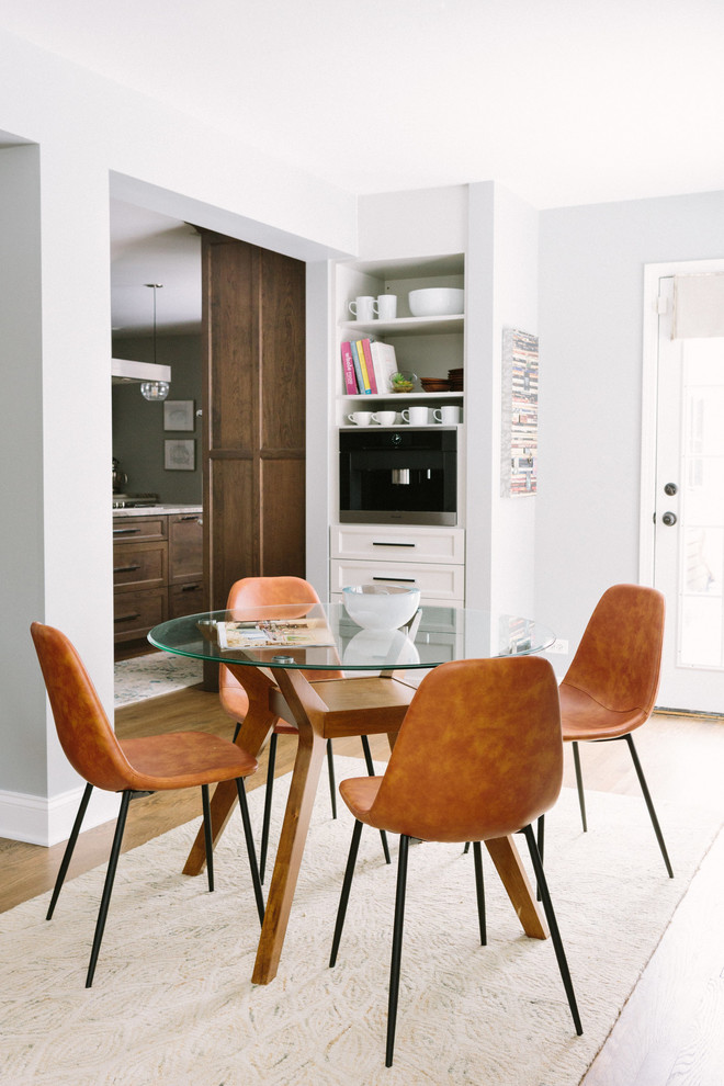 Example of a transitional kitchen design in Chicago