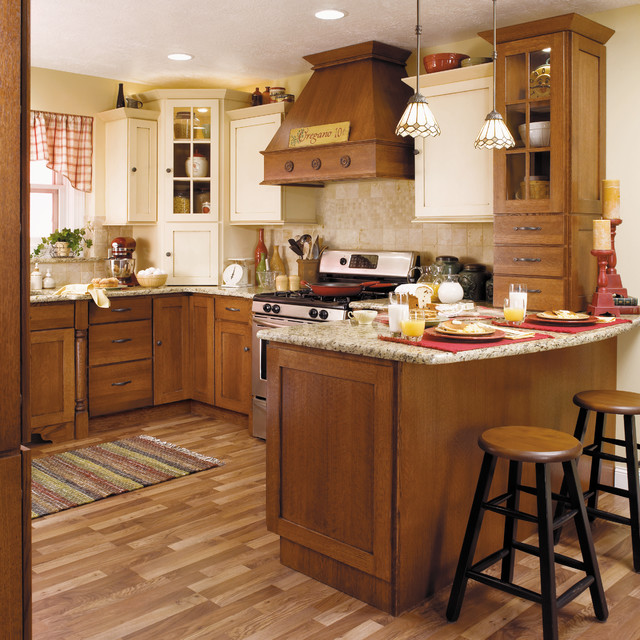 Starmark Cabinetry Two Tone Kitchen In Quarter Sawn Oak And Maple