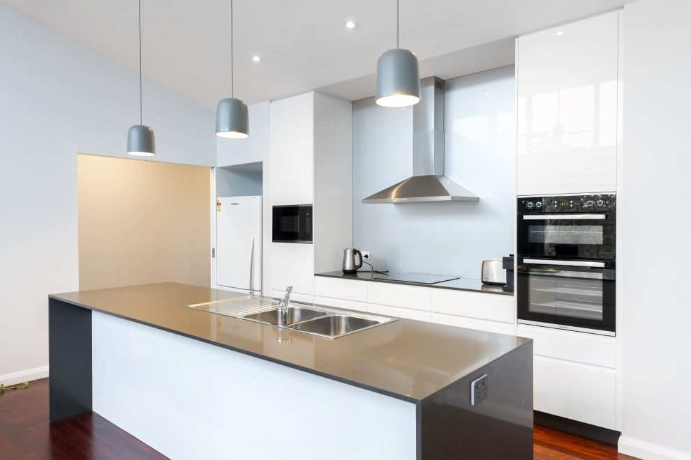 Design ideas for a contemporary kitchen in Newcastle - Maitland.