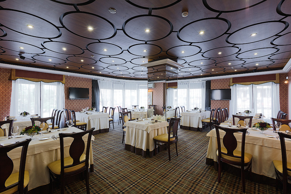 Интерьер кафе "Бристоль" в Казани