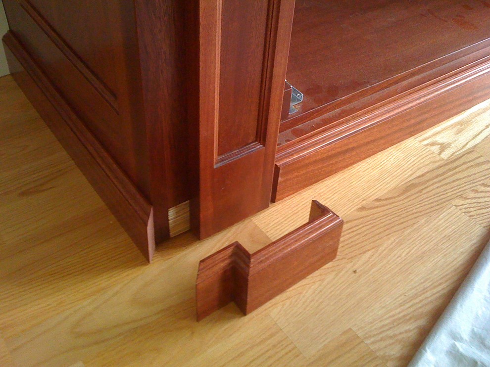 Example of a transitional home design design in Boston