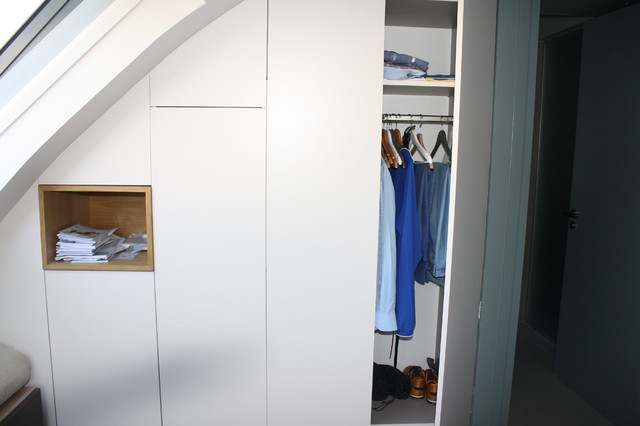 Cette image montre une maison design.