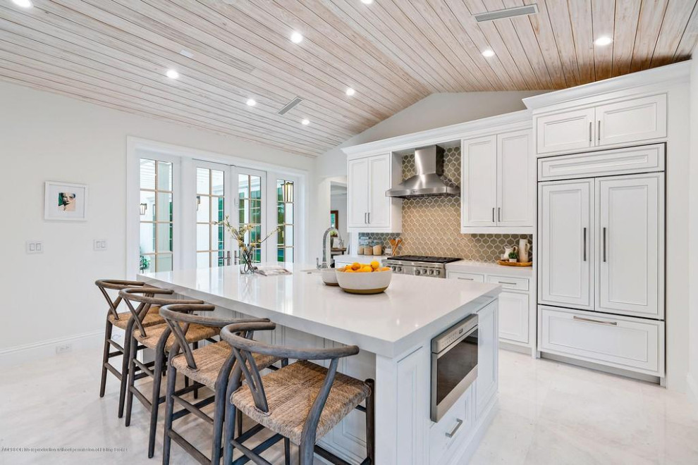 Transitional home design photo in Miami