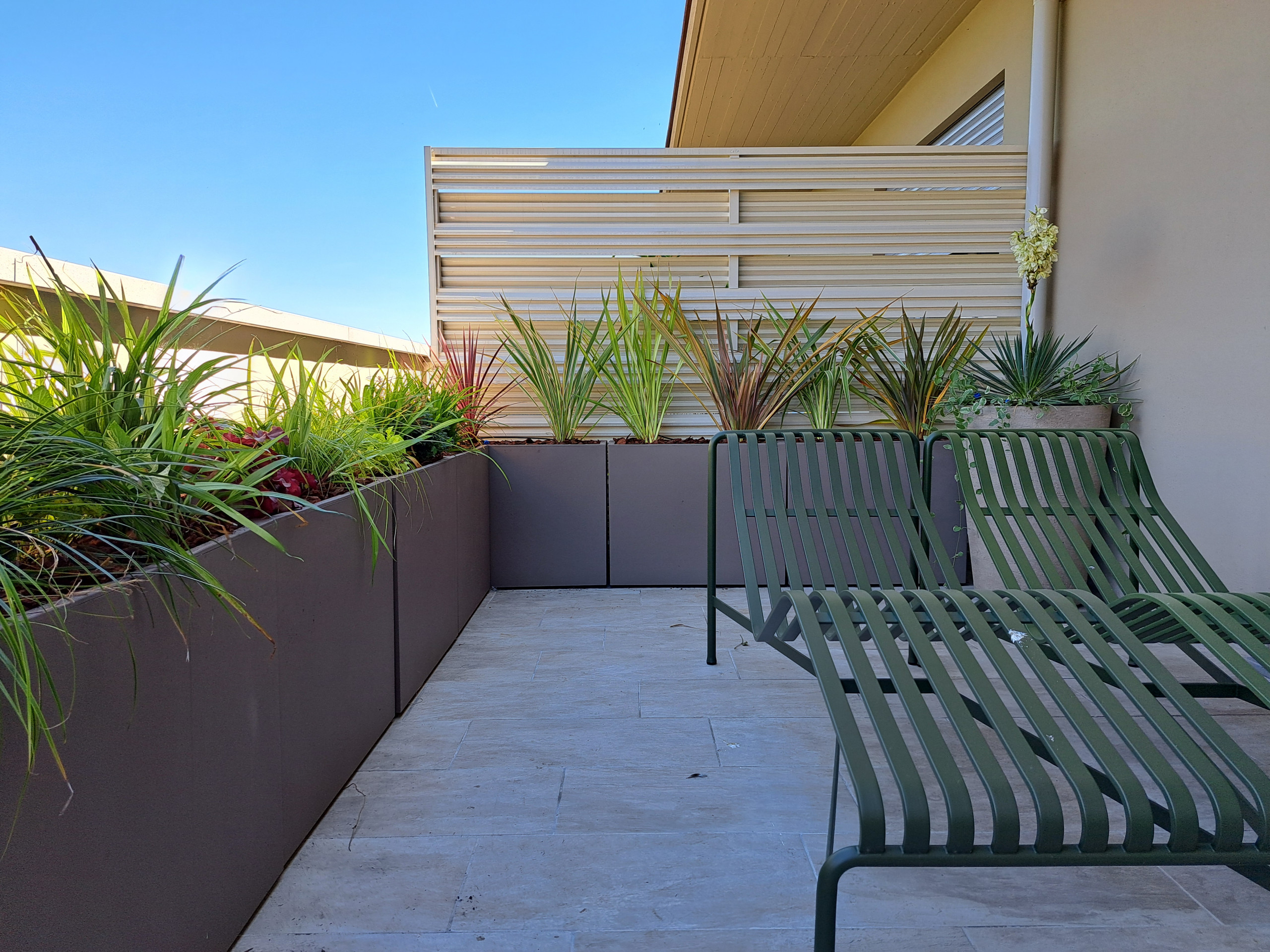 Realizzazione fioriere e vasi per un terrazzo sempreverde (o quasi)