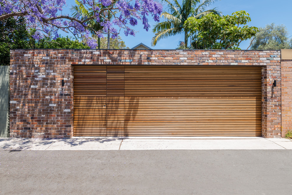 Idée de décoration pour un garage pour deux voitures séparé minimaliste de taille moyenne.