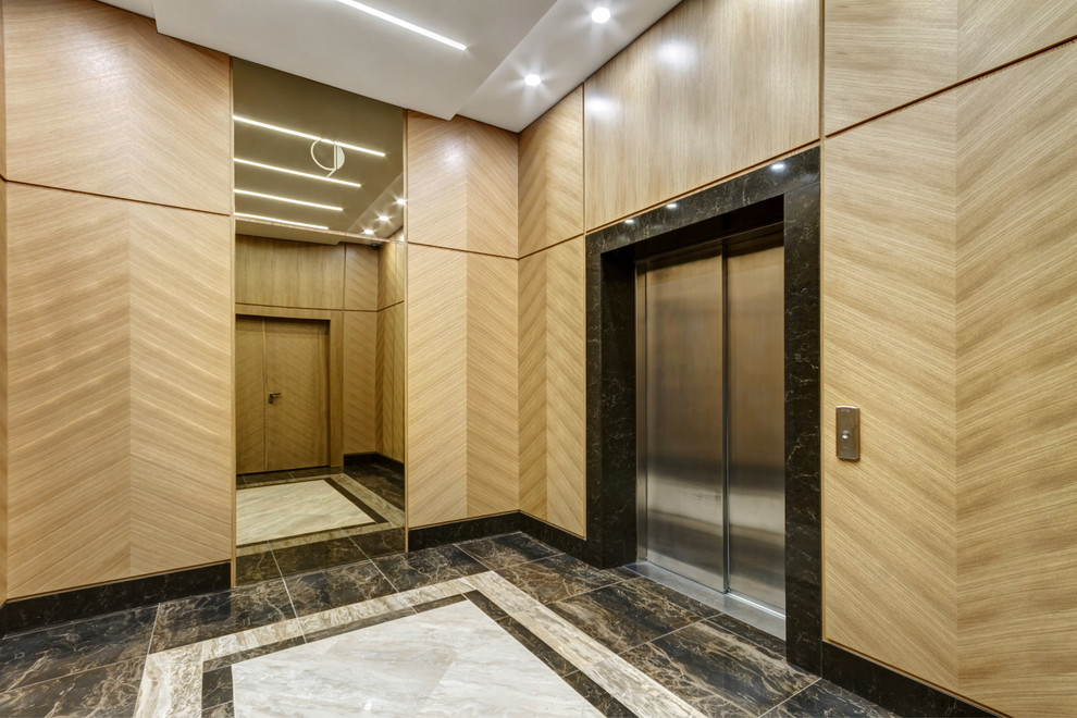 Холл в жилом доме в Москве