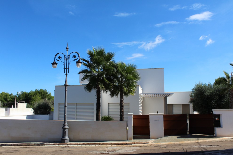 This is an example of a contemporary home in Bari.