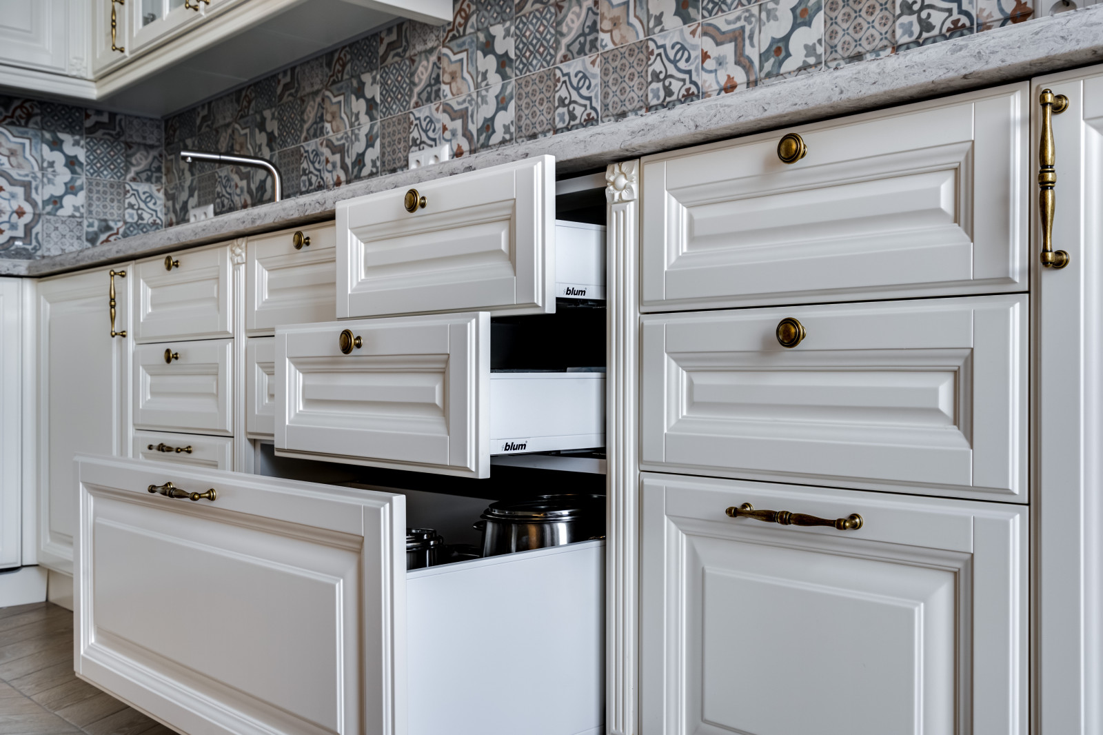 Кухня из массива березы.