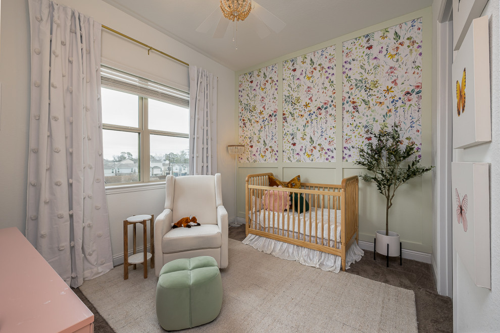 Свежая идея для дизайна: маленькая комната для малыша в стиле шебби-шик для на участке и в саду - отличное фото интерьера
