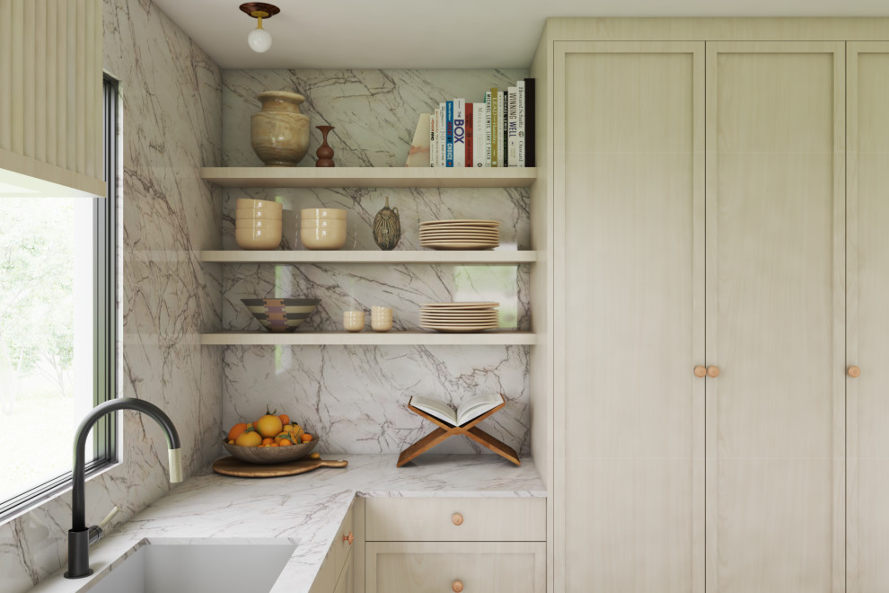 Idéer för små funkis beige kök, med en undermonterad diskho, luckor med infälld panel, skåp i ljust trä, marmorbänkskiva, beige stänkskydd, stänkskydd i marmor, integrerade vitvaror, ljust trägolv, en köksö och brunt golv