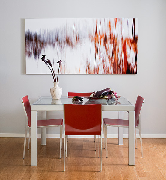 Dramatic Dining modern-dining-room