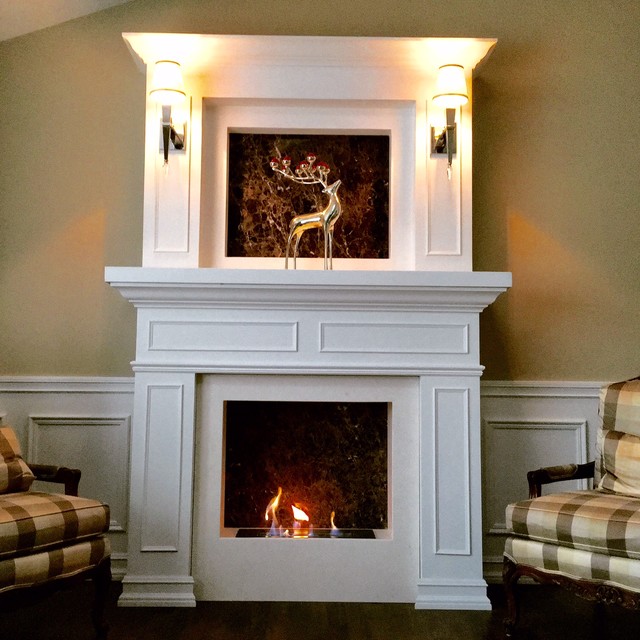 Custom Wainscoting nyklassisk-vardagsrum