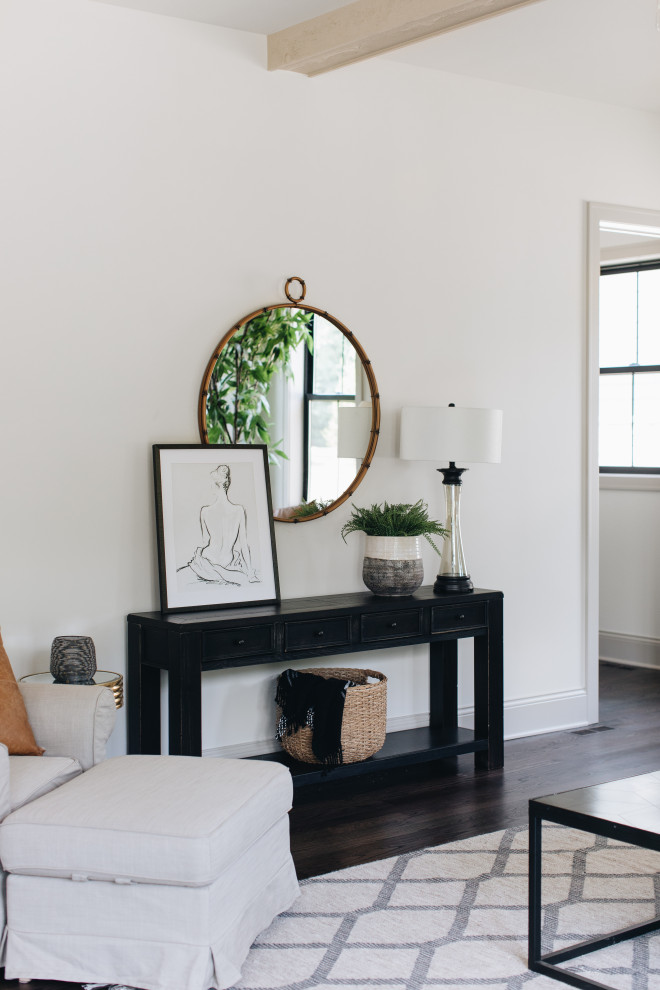 Transitional home design photo in Chicago