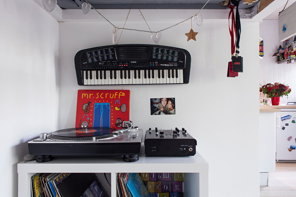 Небольшая, уютная квартира-студия.