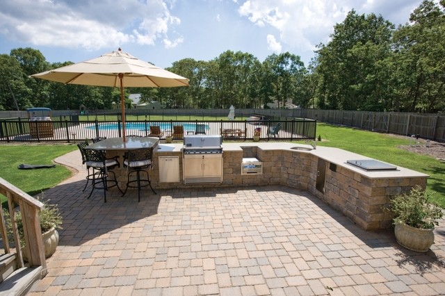 Custom Brick Patio with Outdoor Kitchen - Traditional ...