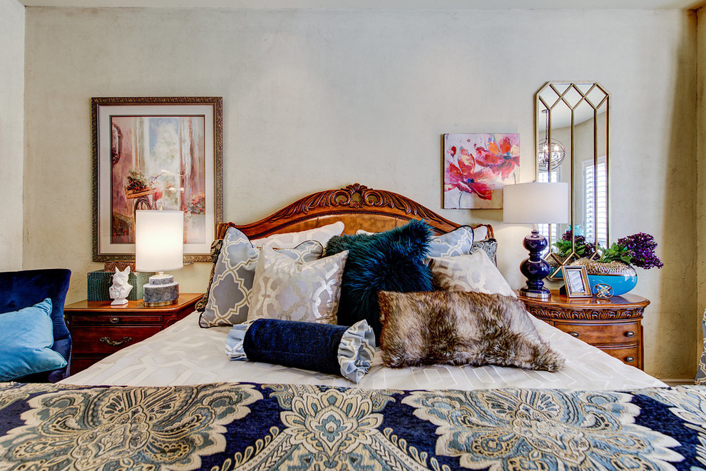 Inspiration for a large traditional master bedroom in Oklahoma City with carpet and beige walls.