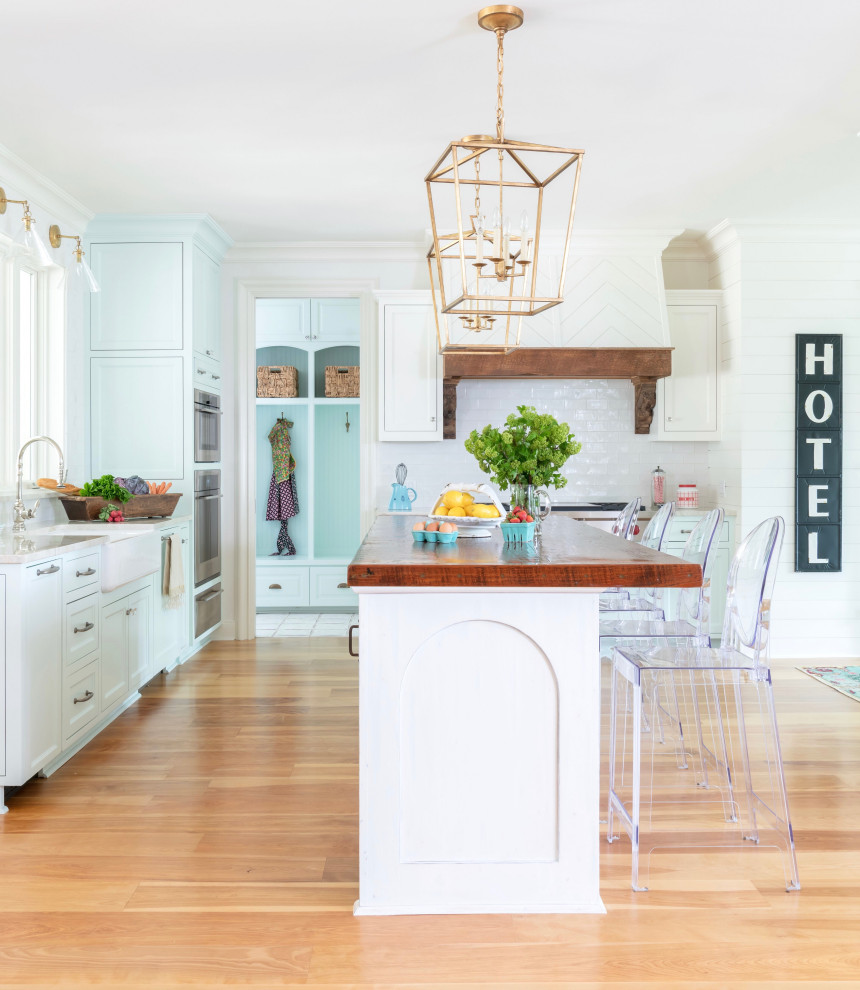 Large transitional l-shaped kitchen photo in Austin with an island