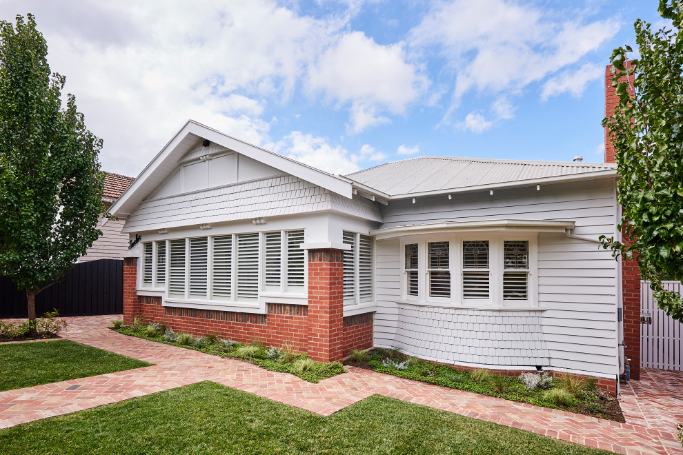 Photo of a contemporary exterior in Geelong with a gable roof and a metal roof.