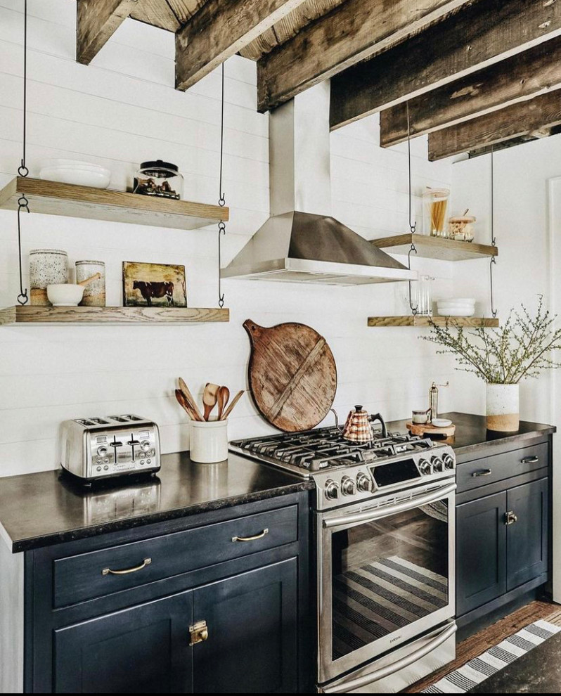 Inspiration for a transitional kitchen remodel in Chicago