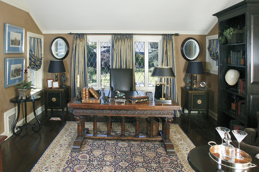 Traditional home office in Los Angeles.