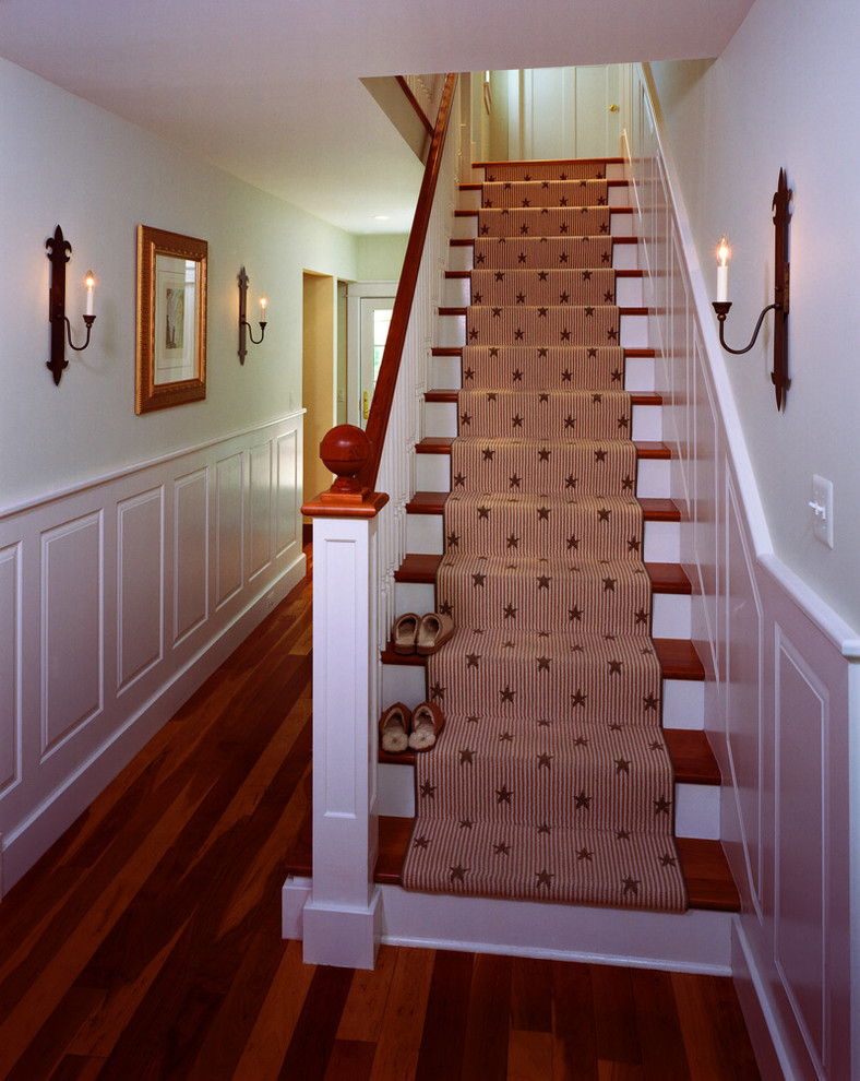 Design ideas for a traditional staircase in Detroit.