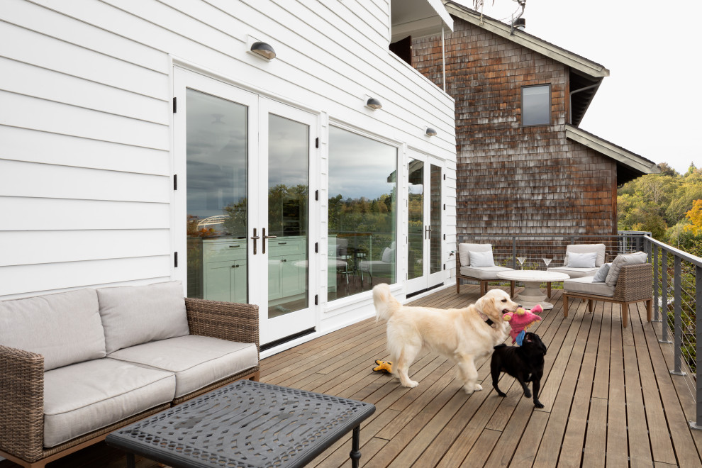 Transitional home design photo in Seattle