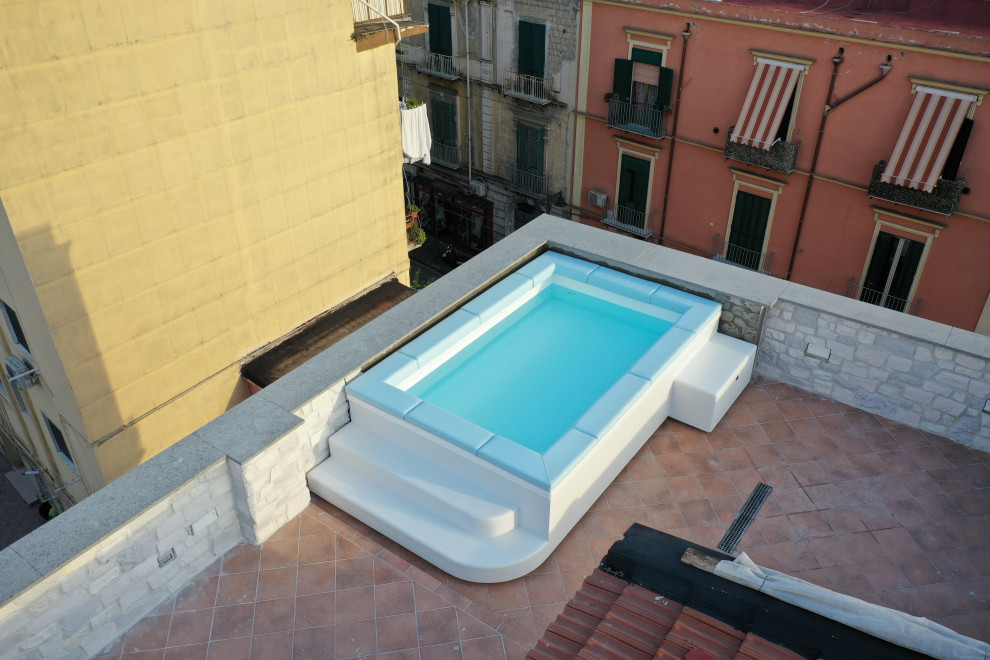 Kleine Moderne Terrasse im Dach in Mailand