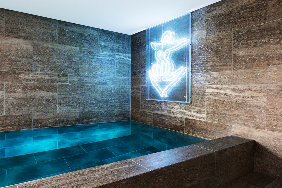 Moderner Pool in München