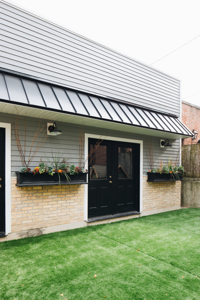 Home design - transitional home design idea in Chicago