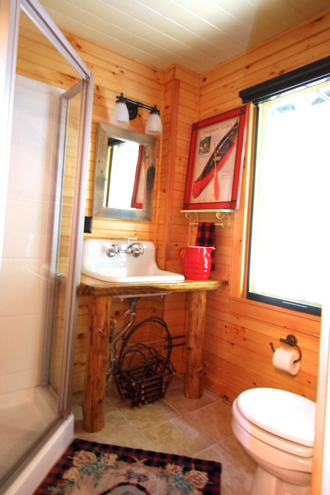 Small mountain style home design photo