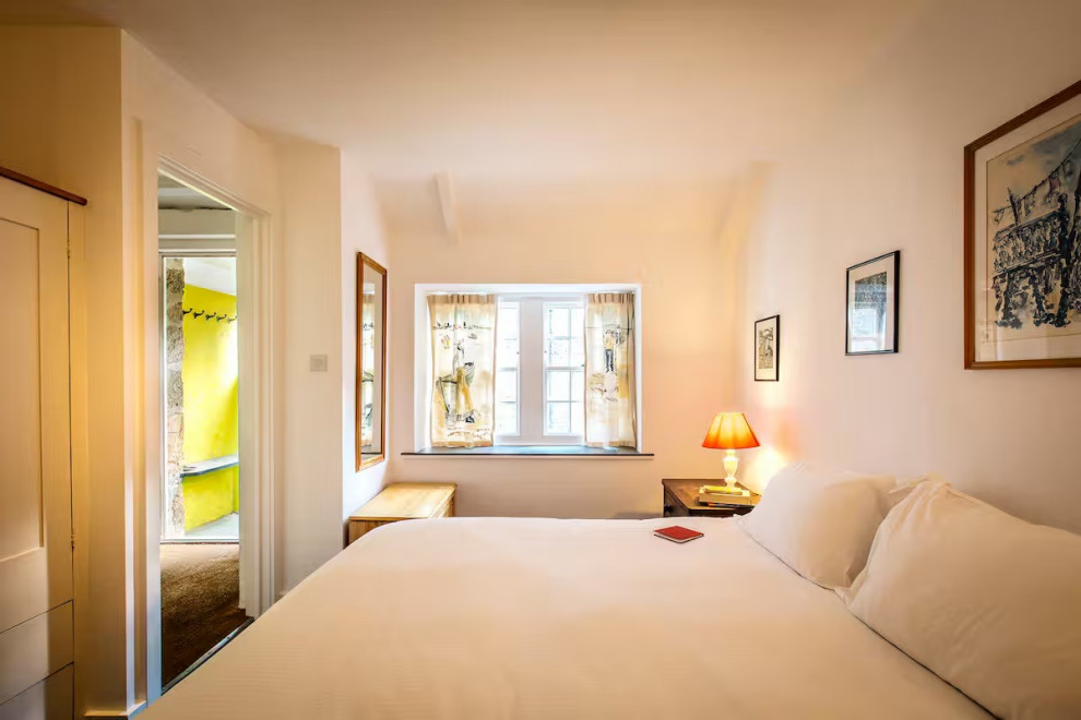Modernes Schlafzimmer in Cornwall