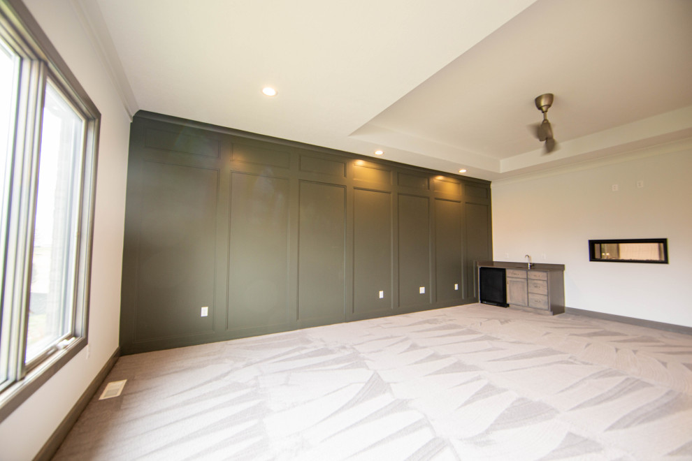 Minimalist home design photo in Indianapolis